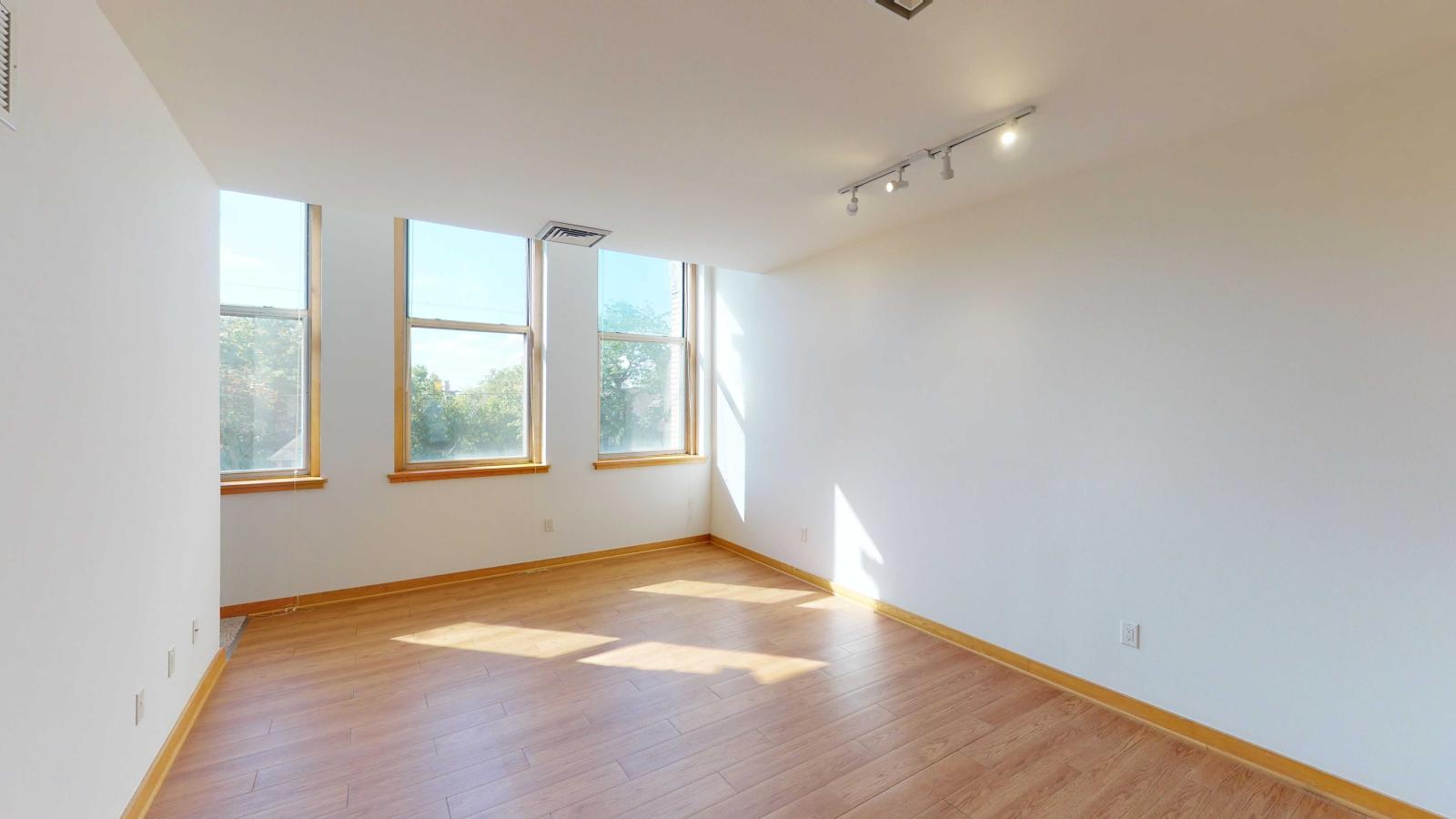 ULI-Lincoln-School-Apartment-Lake-Balcony-Terrace-Living-Area-Kitchen-Historic-Apartment-Downtown-View-Pet-Friendly-Dogs-Cats-Level-Home-Trails-Parks