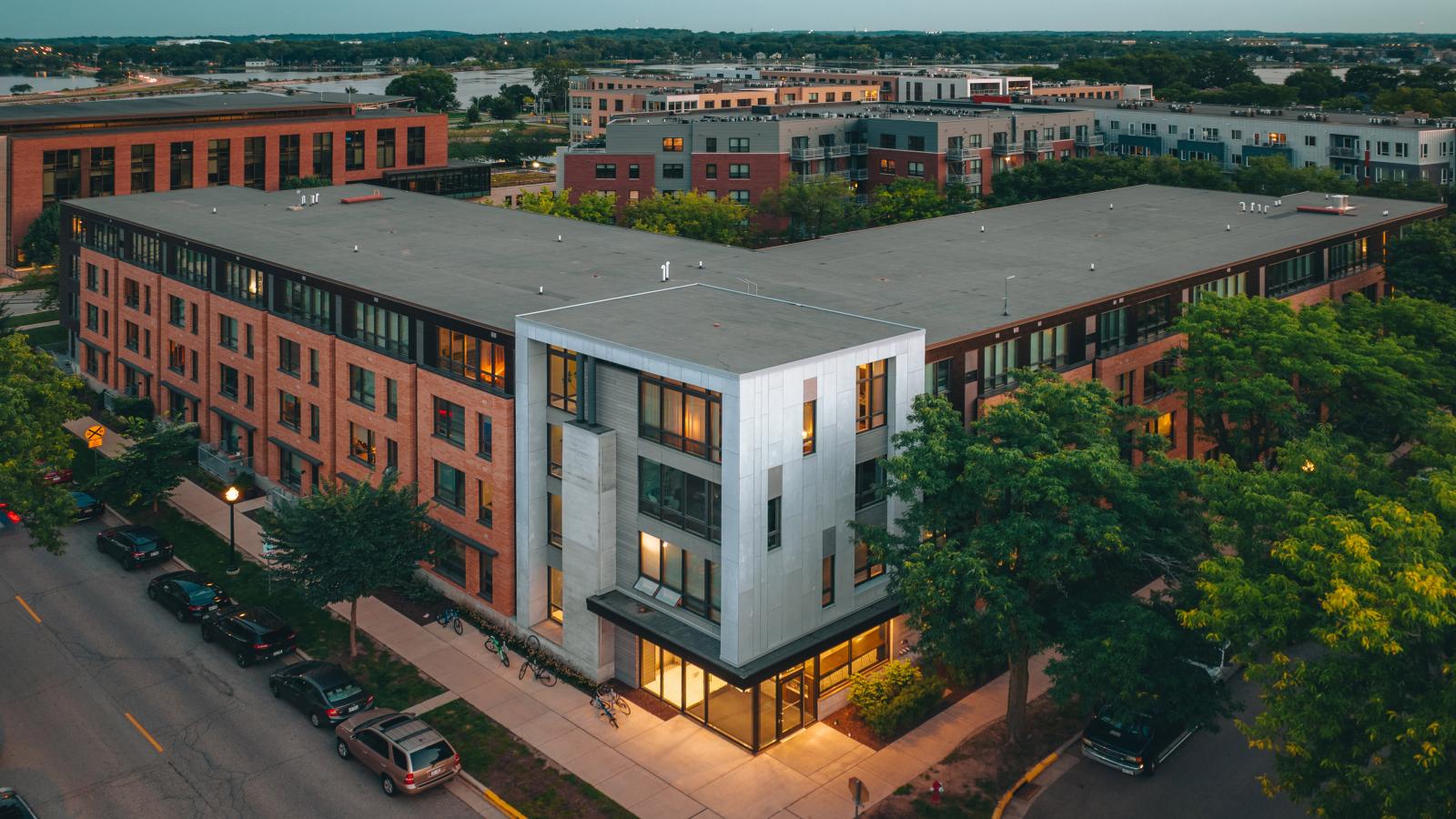 Quarter-Row-Apartments-Luxury-Upscale-Lifestyle-Fitness-Lounge-Views-Lake-Amenity-Modern-Balcony-Downtown-Lakeview-Madison-Capitol.jpg